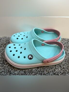 CROCS Kids Classic Clog in Aqua with Pink Strap Size 13c